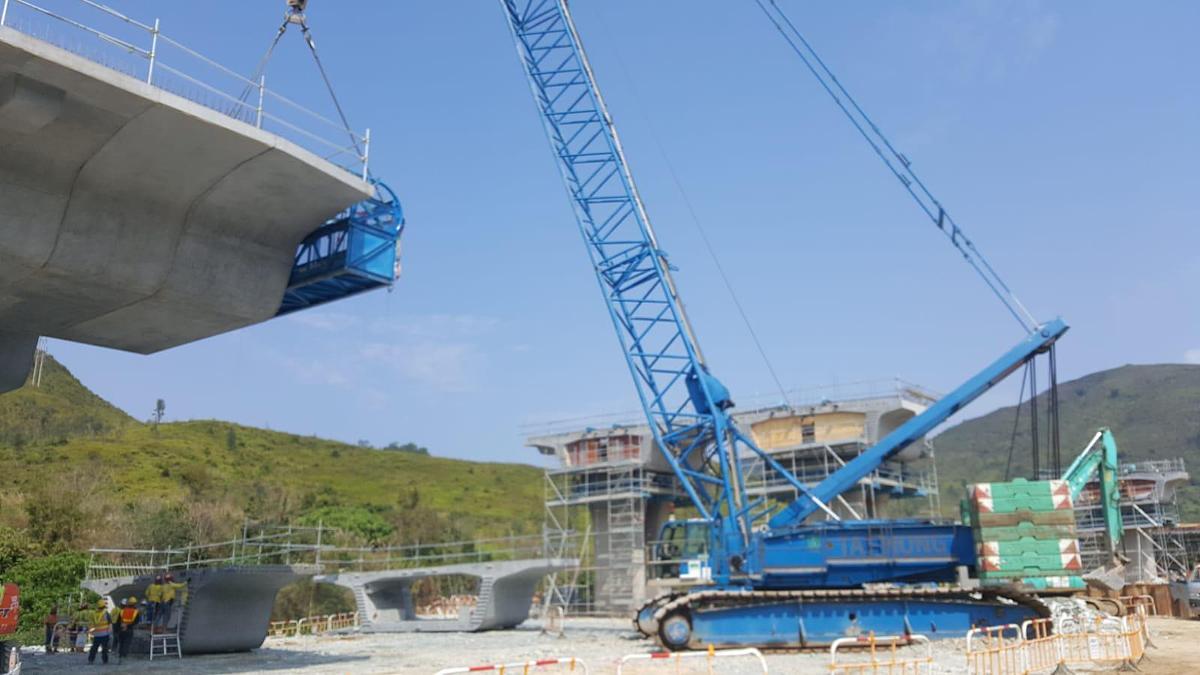 Used 350 Ton Used Condition DEMAG CC2000-1 Crawler Crane