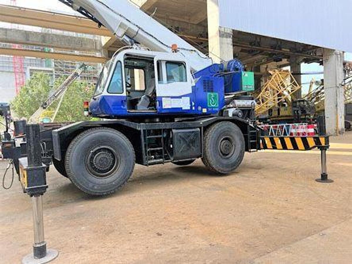 Used 30 Ton Used TADANO GR300EX Rough Terrain Crane