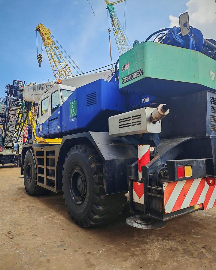 Used 60 Ton Used GR600EX Rough Terrain Crane