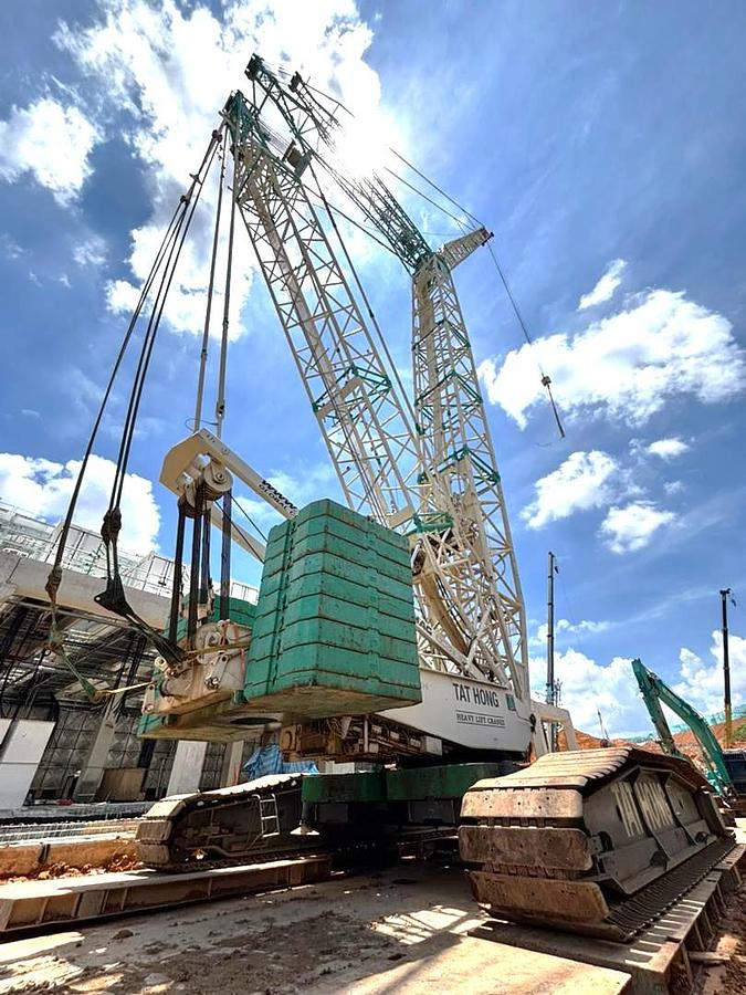 Used 600 Ton AS IS CONDITION CC2800 Crawler Crane