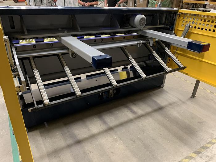 UZMA MG R Mechanical Guillotines with Return to sender option 2mm - 4mm