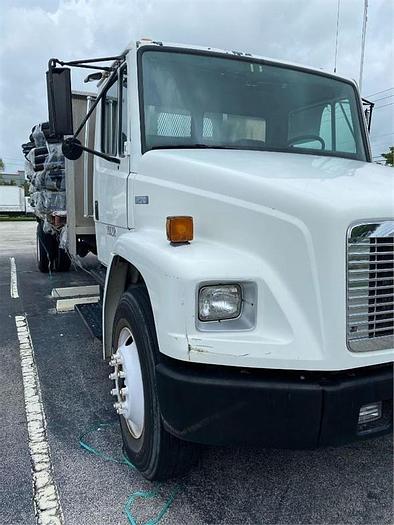 Used 2001 FREIGHTLINER FL70