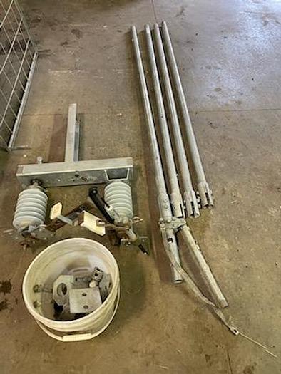 Surplus 2021 Siemens 900 AMP 29kV single phase pole mounted load break switch