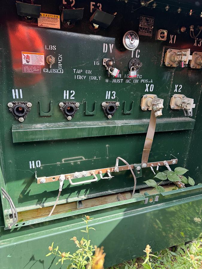 Used 2015 CES 500 kVA Hv: Dual 27.6 wye / 13.8kV wye LV: 600/347V Transformers (x2)