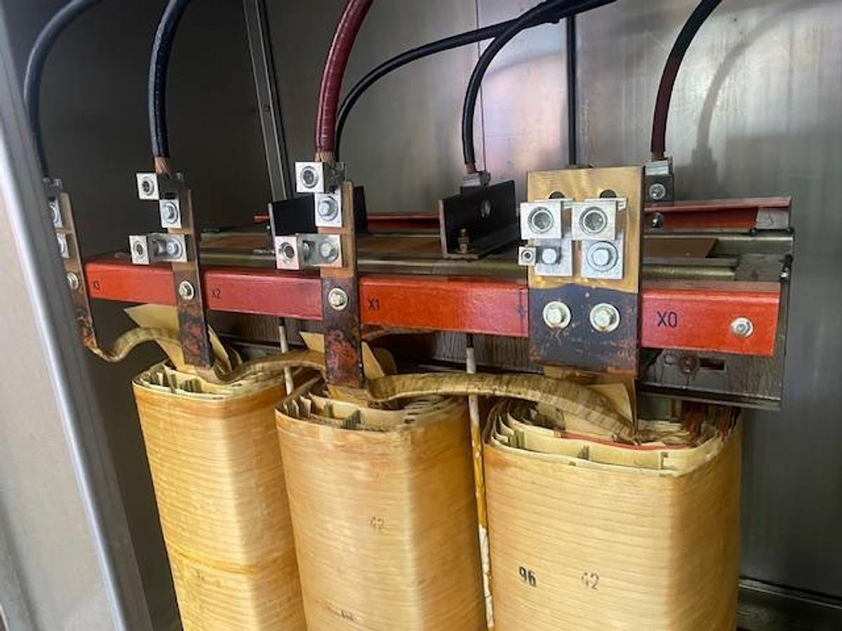Used 2013 REX 350 kVA Transformer with enclosure HV: 600 V Delta LV: 480Y/277 V