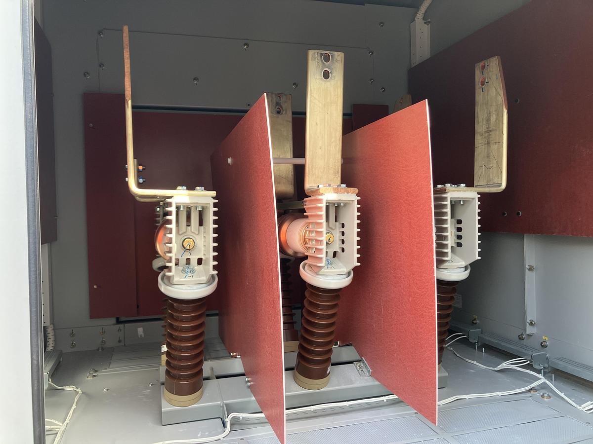 Surplus 2025 Siemens SDV7-SE 38kV-2000A new unused surplus Vacuum breaker