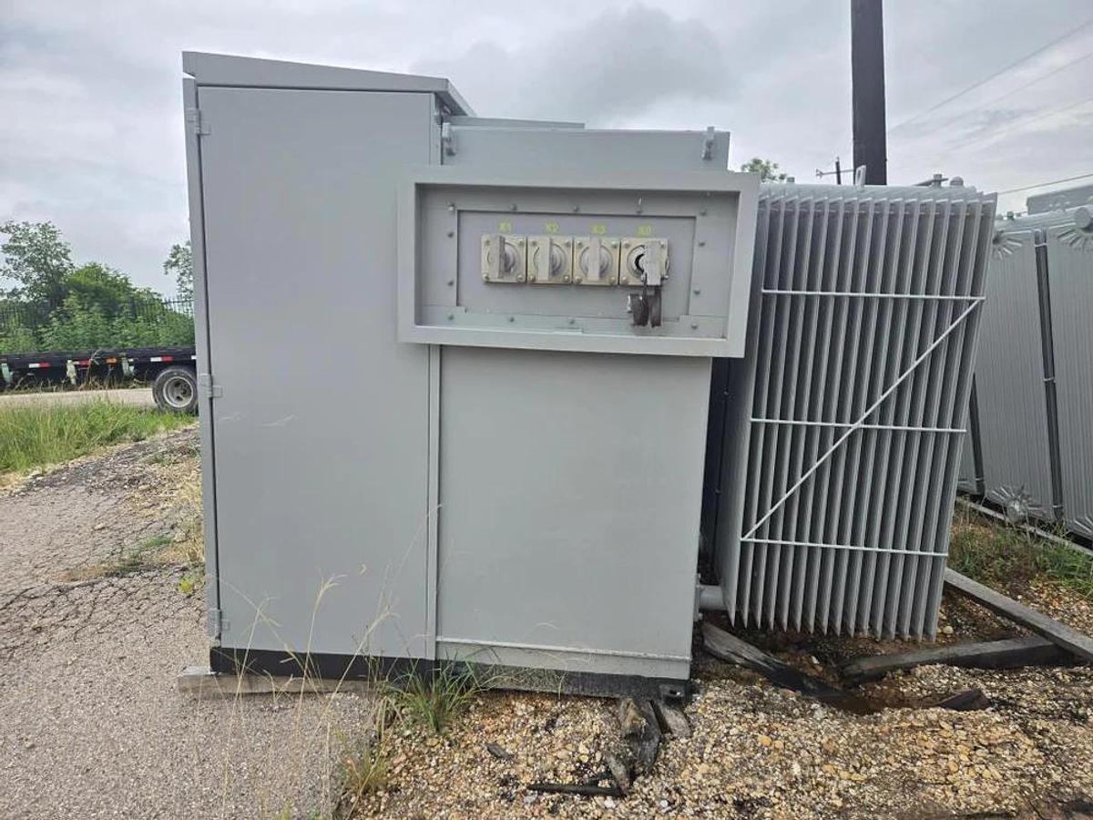 2022 Eaton 2600 kVA Transformer HV: 13800 V  LV: 415V pad mounted