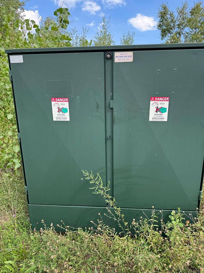 Used 2015 CES 2000 kVA Hv : dual 27.6 wye / 13.8 kv wye  LV : 4160/2400 wye Transformer