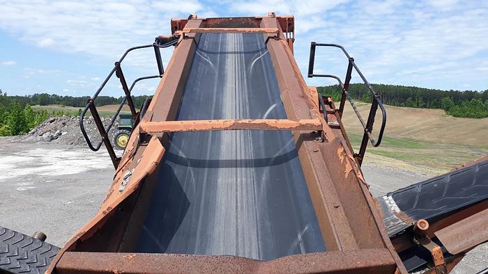 Used 2006 HB21230-3 Extec Screen 10 Cubic Yard