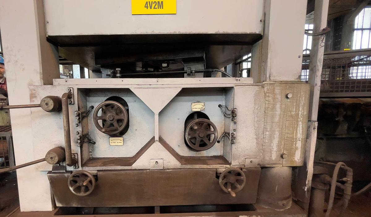 Used FARMER NORTON BAR STRAIGHTENER 4V-2M
