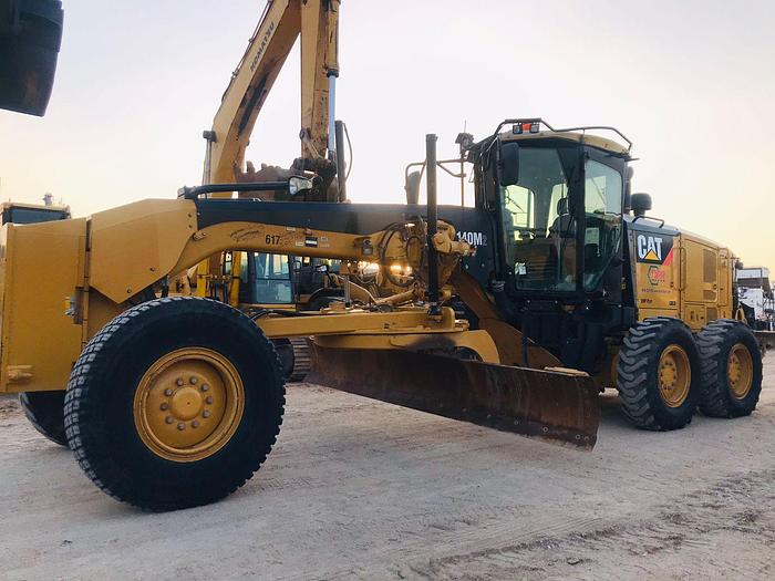 Used 2011 CAT 140M