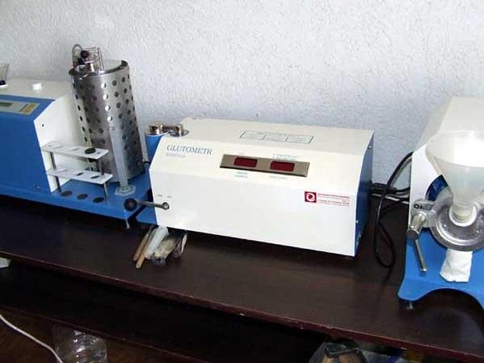 Used Młyn do przemiału zbóż na mąkę z własnym laboratorium