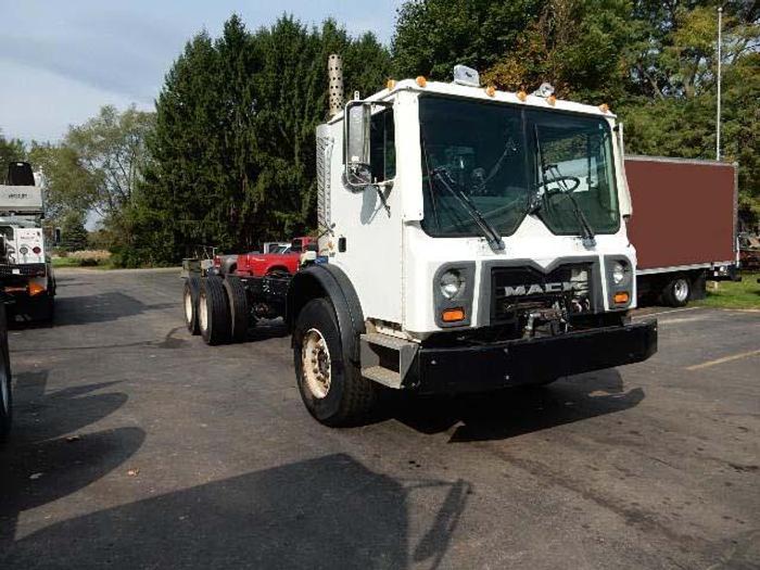 Used 2010 Mack MRU613