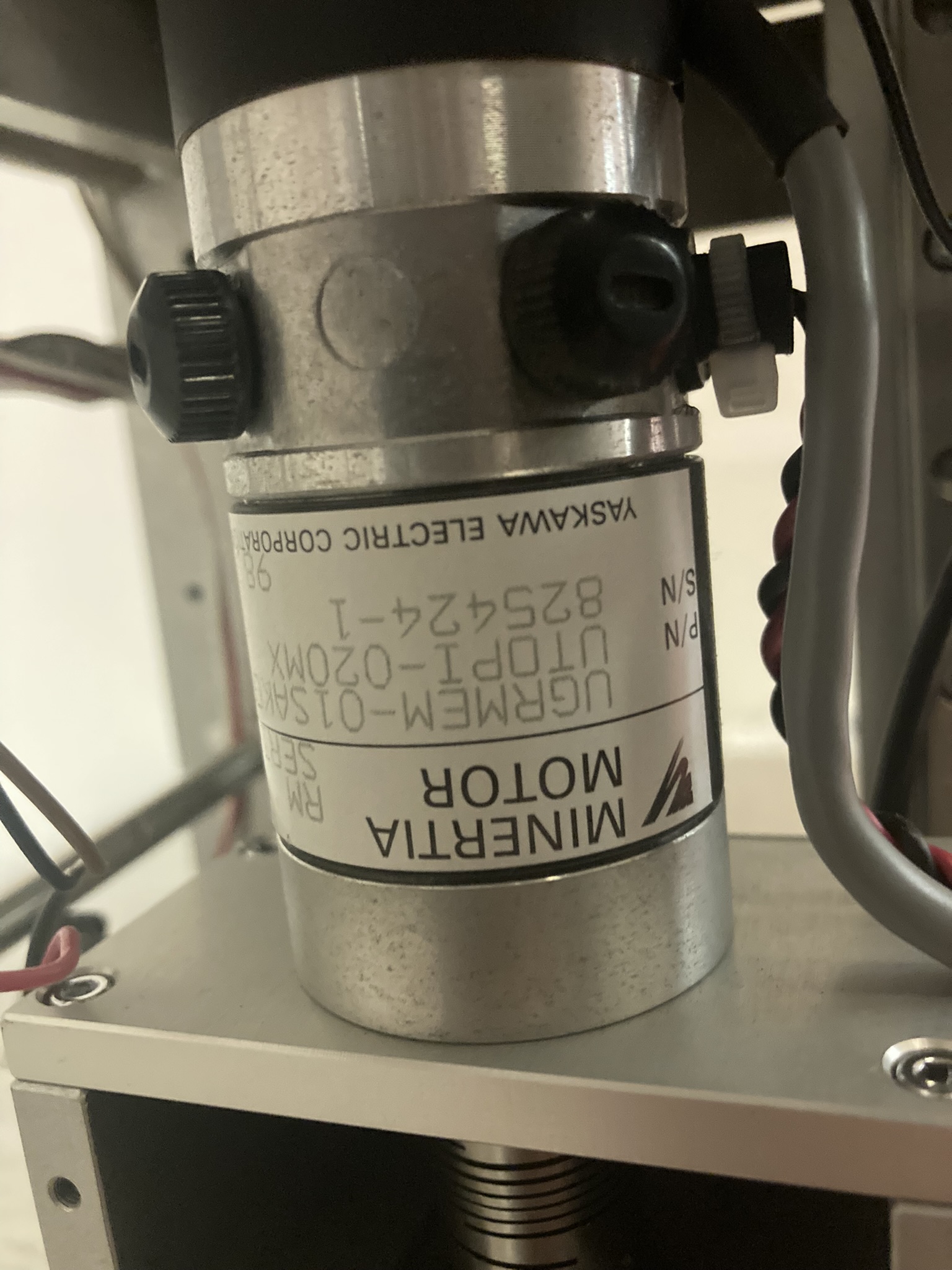 Used RL Robot Z drive motor UGQMEM-02MAKOE UTOPI-020SE