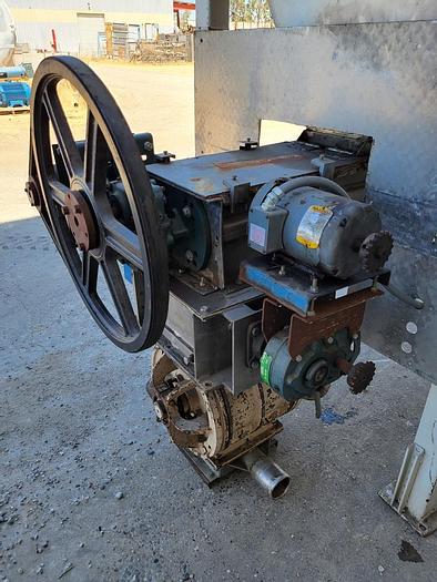 Used Hopper, 100 CF, S/st, 10' x 3'10" x 3', Auger Discharge #S744196
