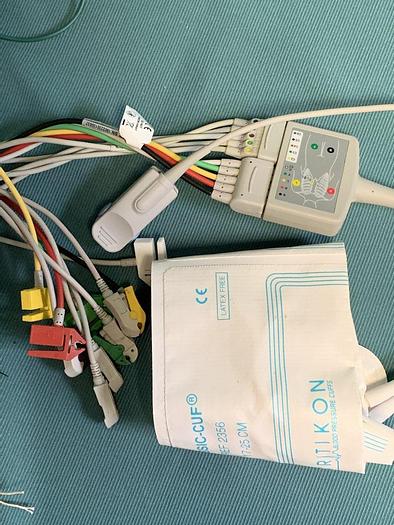 D'occasion GE F-FM-00 Patientenmonitor auf Trolley mit Zubehör, P1, P2, SPo2, T1, T2, NIBP, ECG