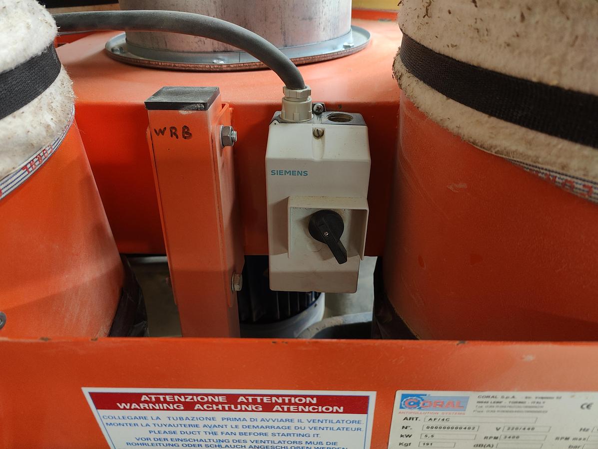 Used Coral AF4C 4 Stack, Filter Bag / Bottom Collection Dust Cullector, 2000, 7.5HP, to be Cleaned, Checked.