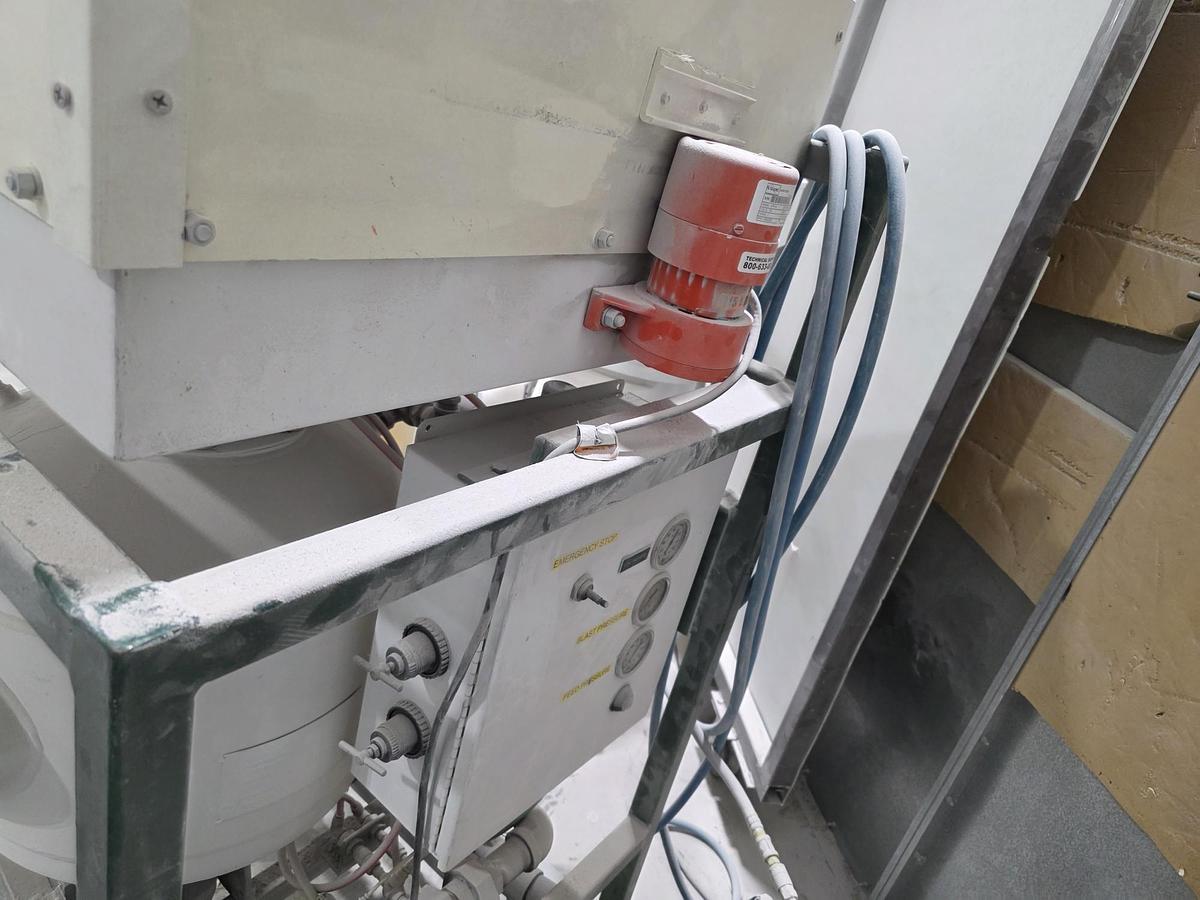 Used Sponge Jet 85 HP Blast Pot, Sponge Jet 35E Recycler, Bullard Grade D Breathing Hood, S60 Media Sponge Blasting Lot