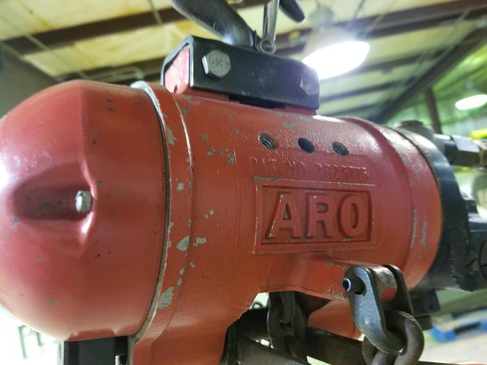 Used Aro 7750 D Pneumatic Fall Chain Hoist, 1,000lb Cap., 9.5Ft Chain Length, 90 PSI