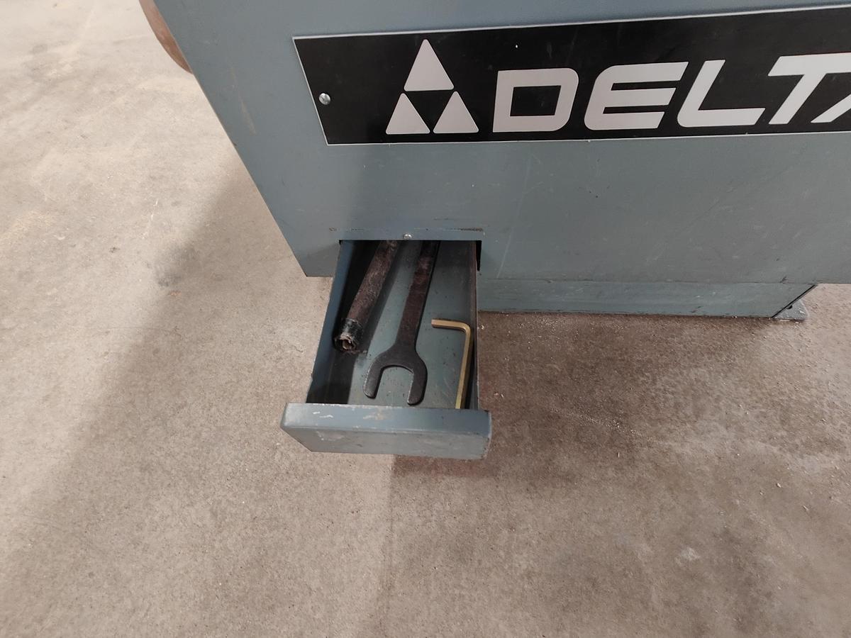 Used Delta RT-31 Table Saw, 10" Blade, 12" without scoring, 5HP, 3PH, 52" Fence