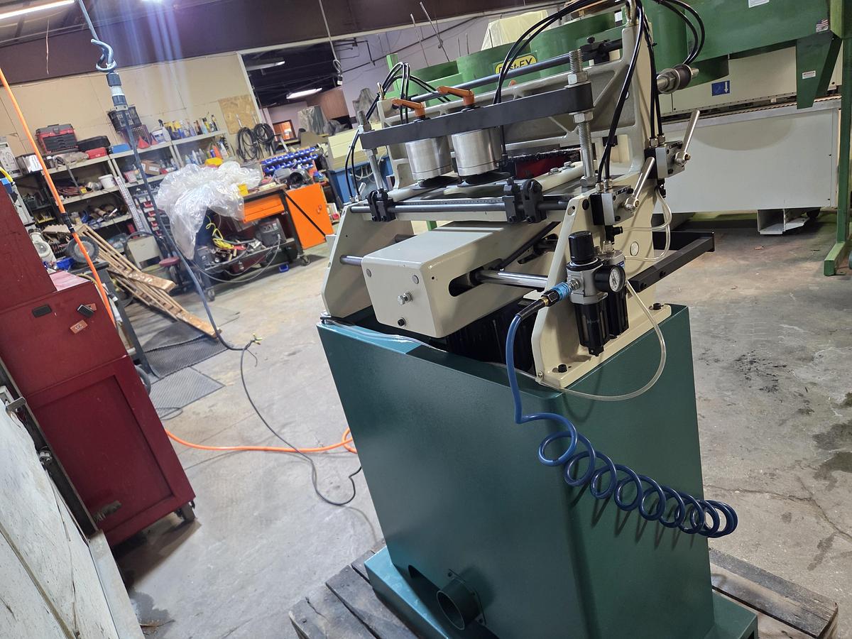 Used Grizzly GO611X 16.5" Width Cap. Manual Dovetailing Machine, 1PH, 220V, 1PH, 2007 Lower Use