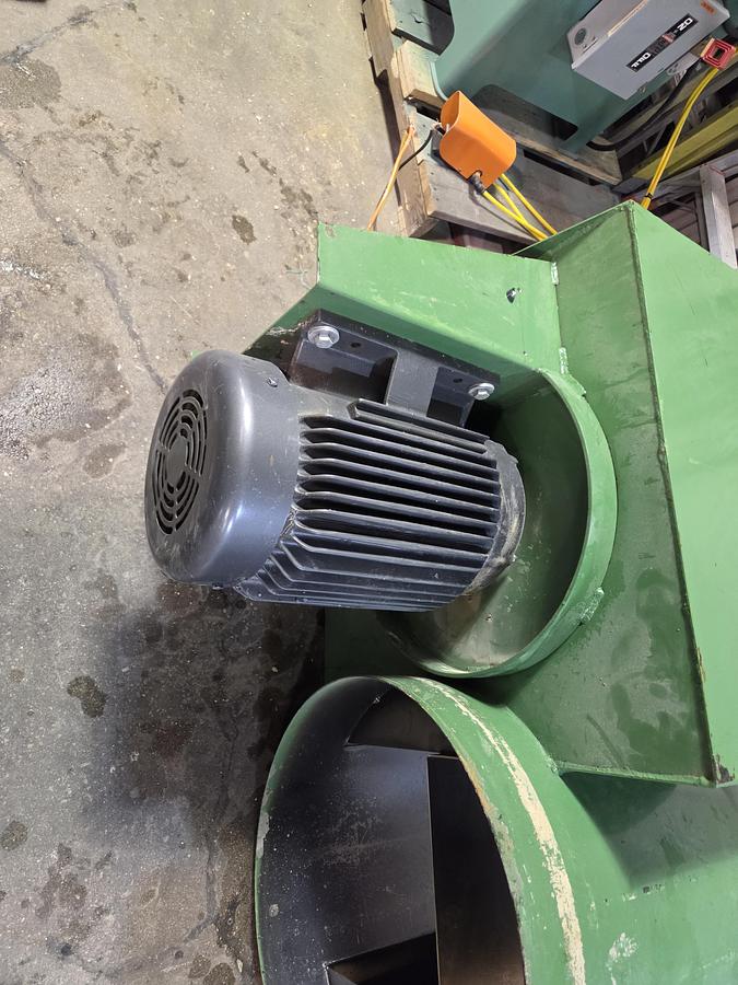 Used Dust Technology DT-200 20HP Dust Collector, 1998, 4 Stack Filter bags, Barrel Collection, Barrel Skirts, All Clamps, Rods, Cleaned, Checked