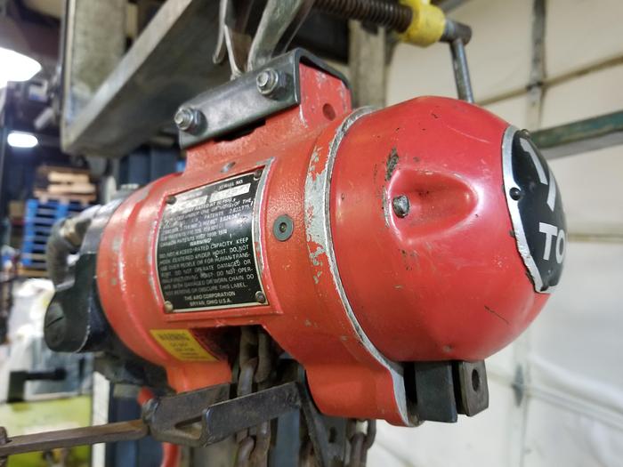 Used Aro 7750 D Pneumatic Fall Chain Hoist, 1,000lb Cap., 9.5Ft Chain Length, 90 PSI
