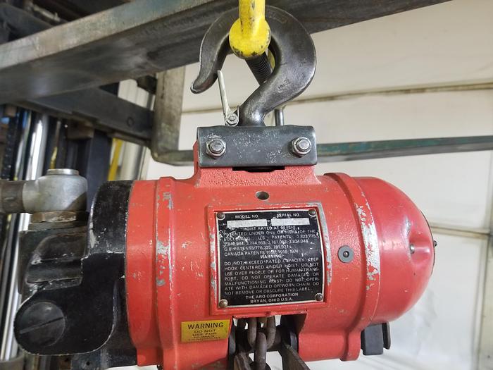 Used Aro 7750 D Pneumatic Fall Chain Hoist, 1,000lb Cap., 9.5Ft Chain Length, 90 PSI