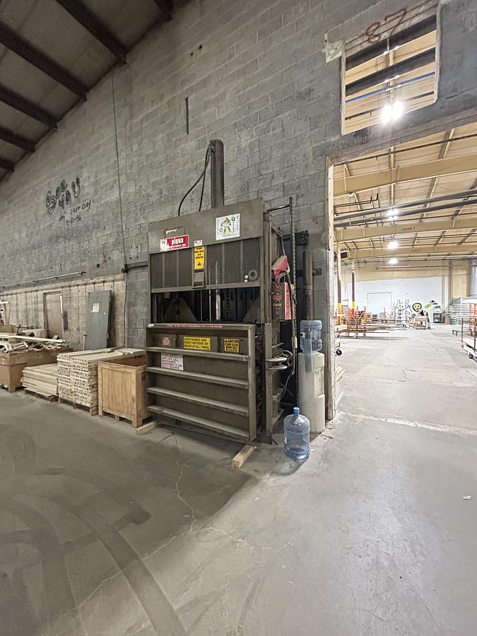 Used Piqua Series 40 60" x 30" Hydraulic Vertical Baler