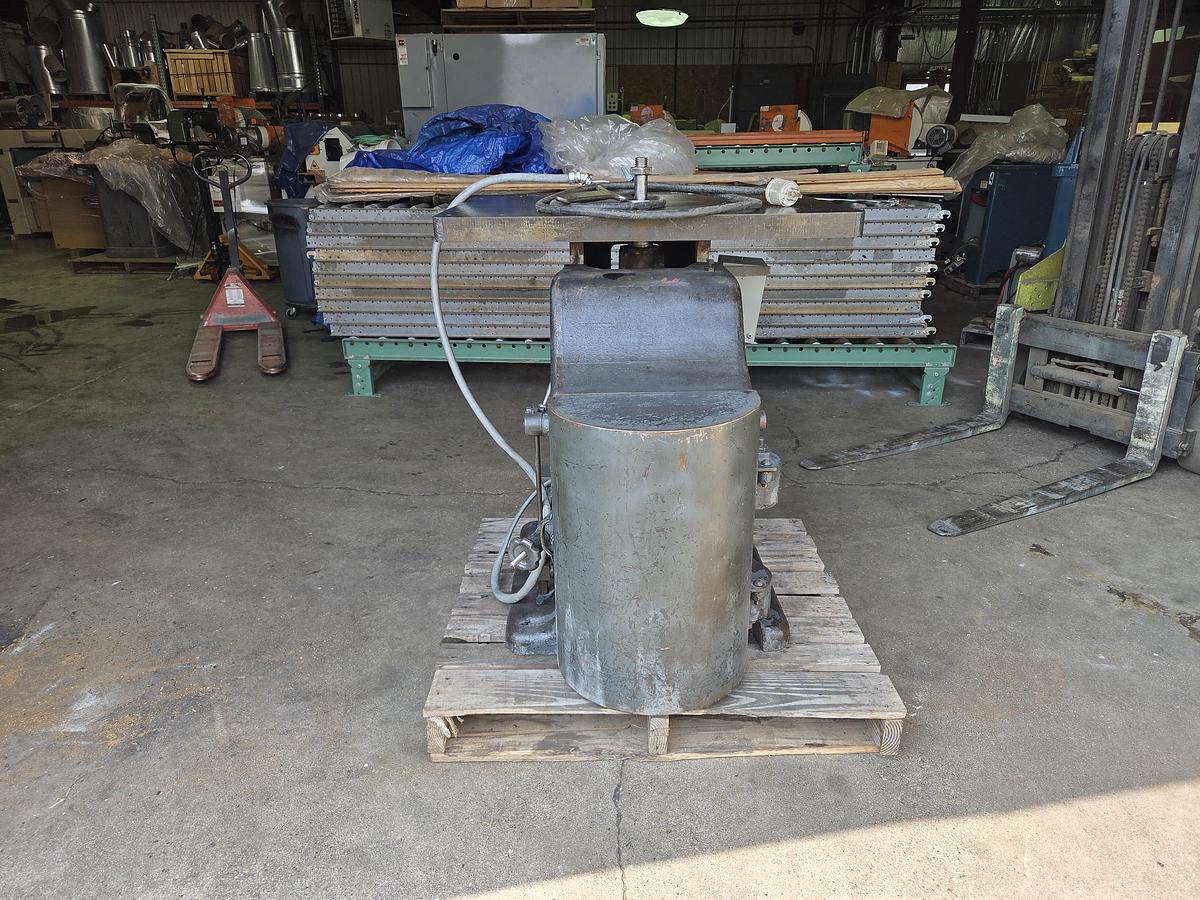 Used Onsrud W200 Heavy Shaper, 5HP, 3PH, 1 1/8" Spindle Dia.
