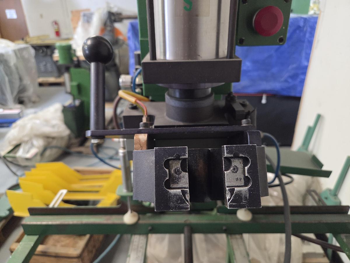 Used Grass Hinge/Boring Insertion Machine, 5 Spindle 32MM Vertical Boring Head, 90 CM L/R fence, 3 locking stops