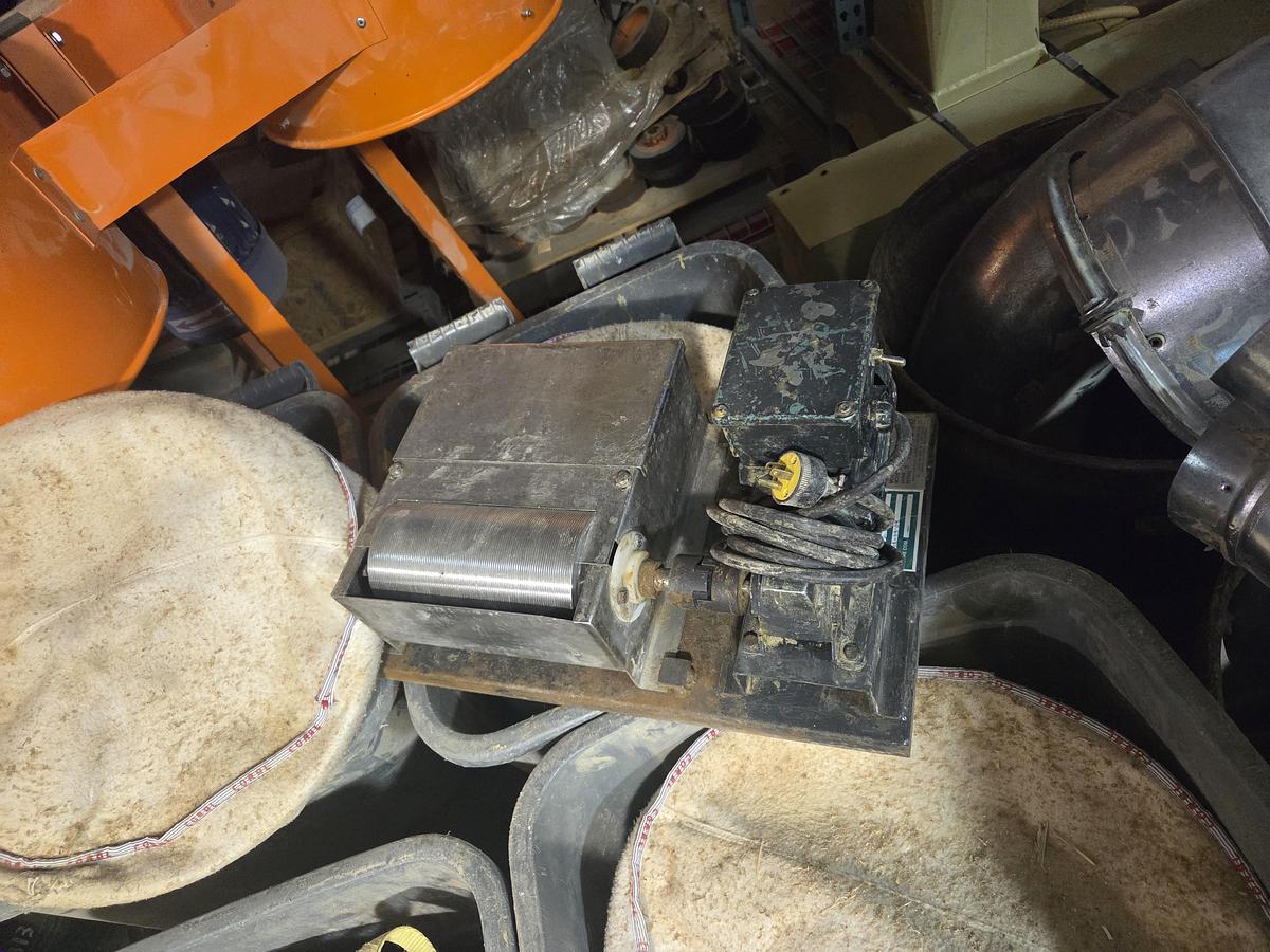 Used Doucet RC Stock Glue Spreader, 1PH, Cleaned, Checked