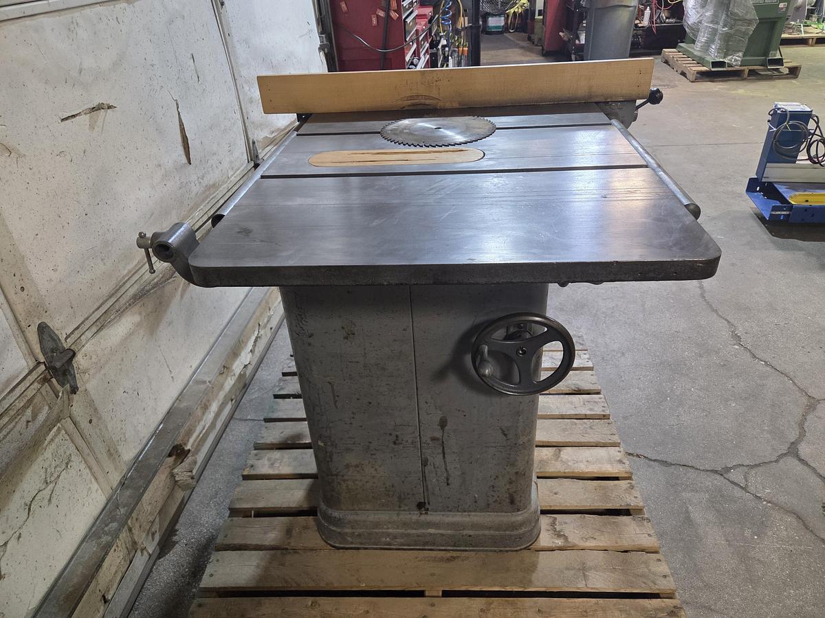 Used Delta / Rockwell 10" Blade Cap Unisaw, Round Tube Rails and Fence, 1PH, Bad Motor, For parts or repair