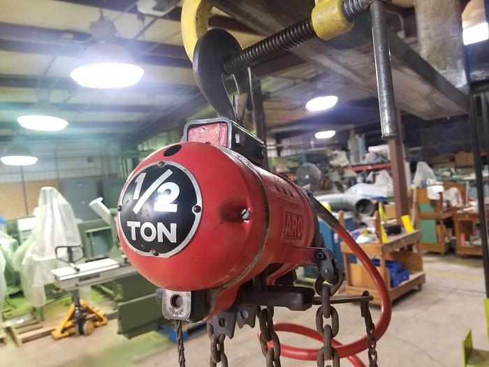 Used Aro 7750 D Pneumatic Fall Chain Hoist, 1,000lb Cap., 9.5Ft Chain Length, 90 PSI