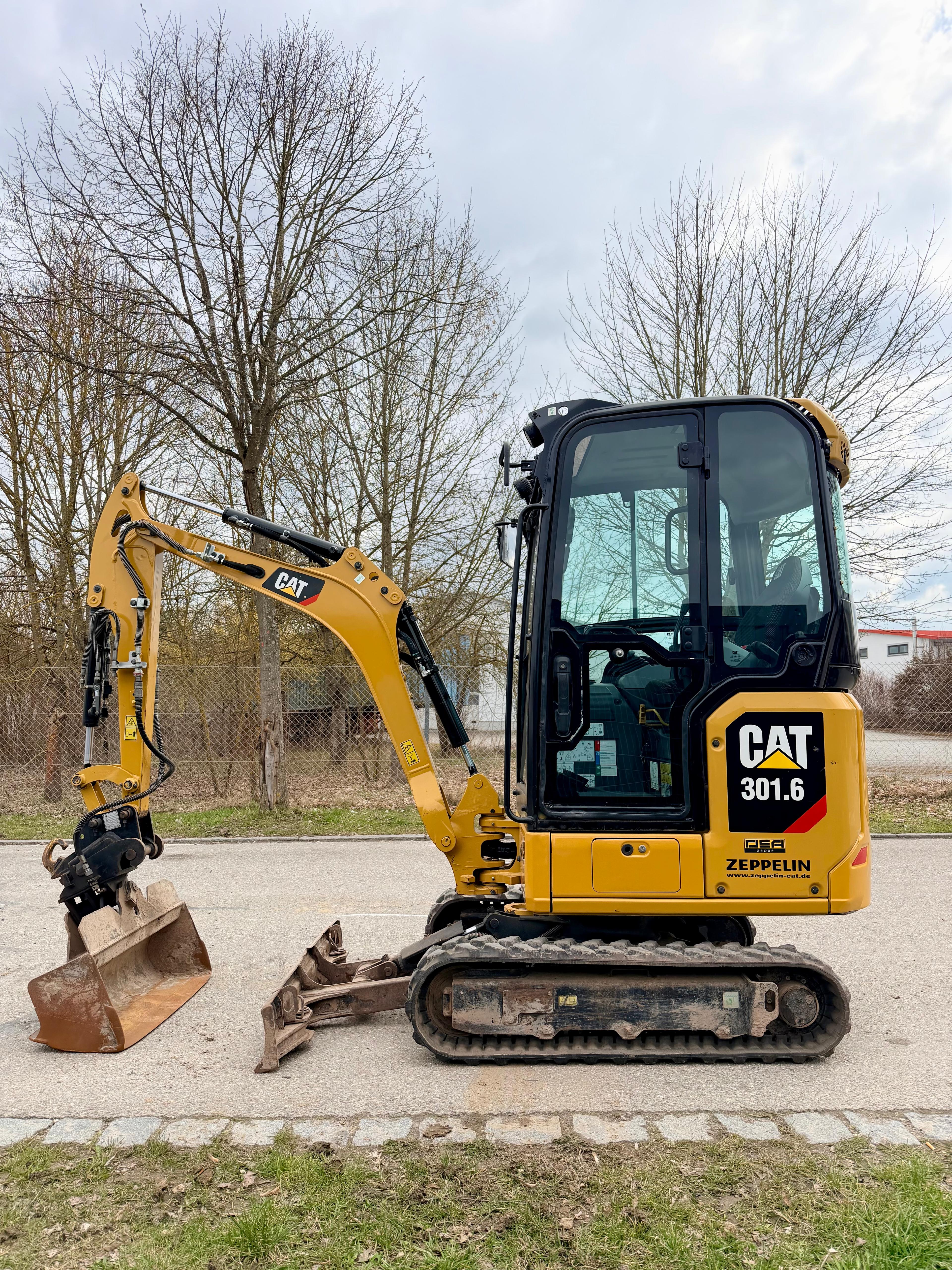 Gebraucht CAT 301.6**2.343 h**inkl. Humusschaufel