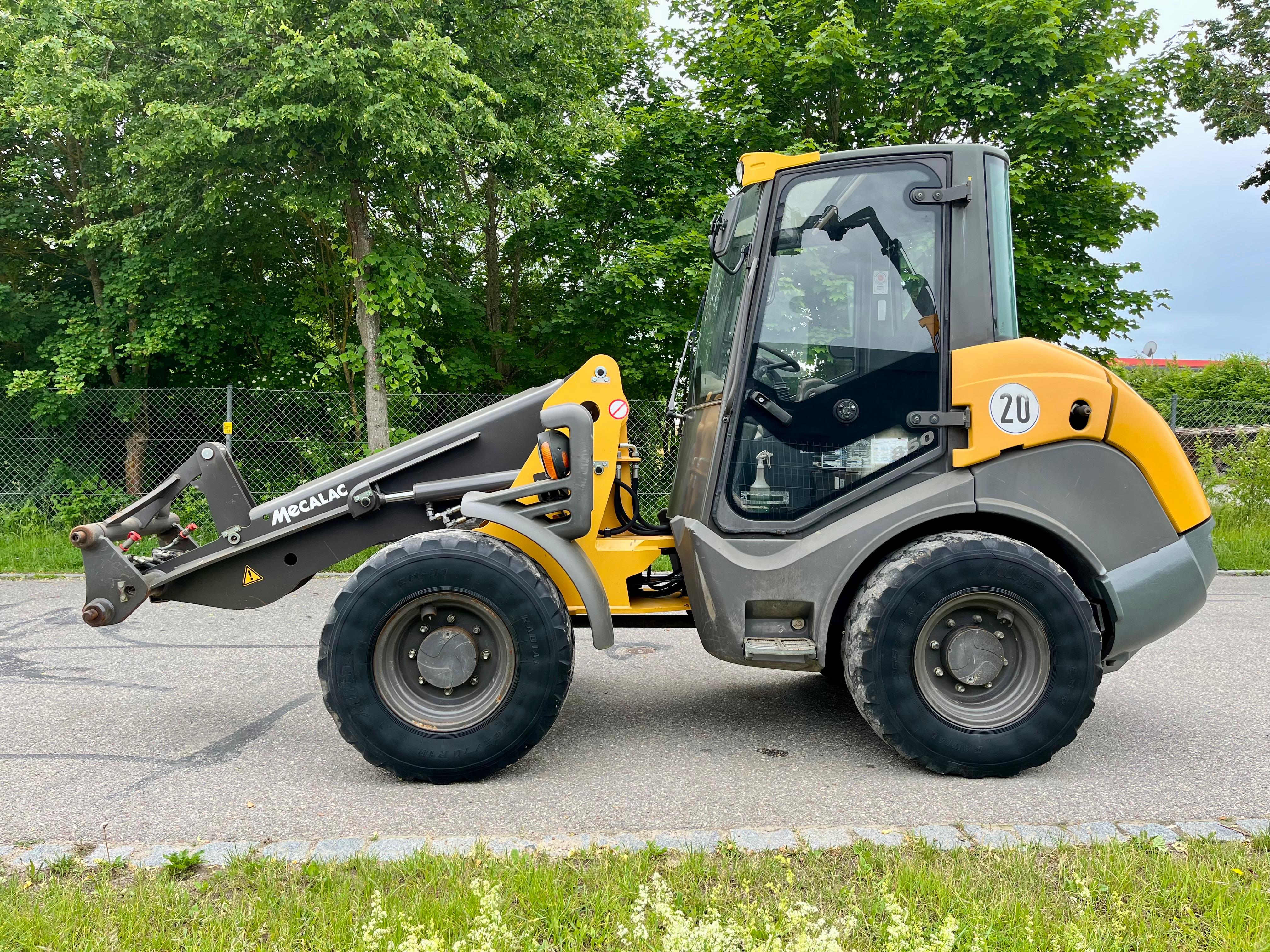 Gebraucht Mecalac AX850**Zylinderkopfdichtungschaden**