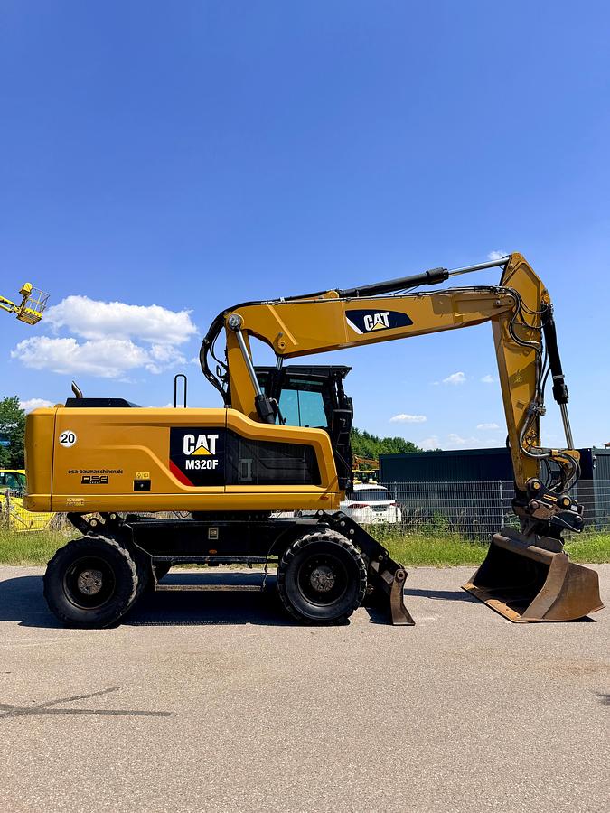 Gebraucht CAT M320F inkl. Grabenräumlöffel