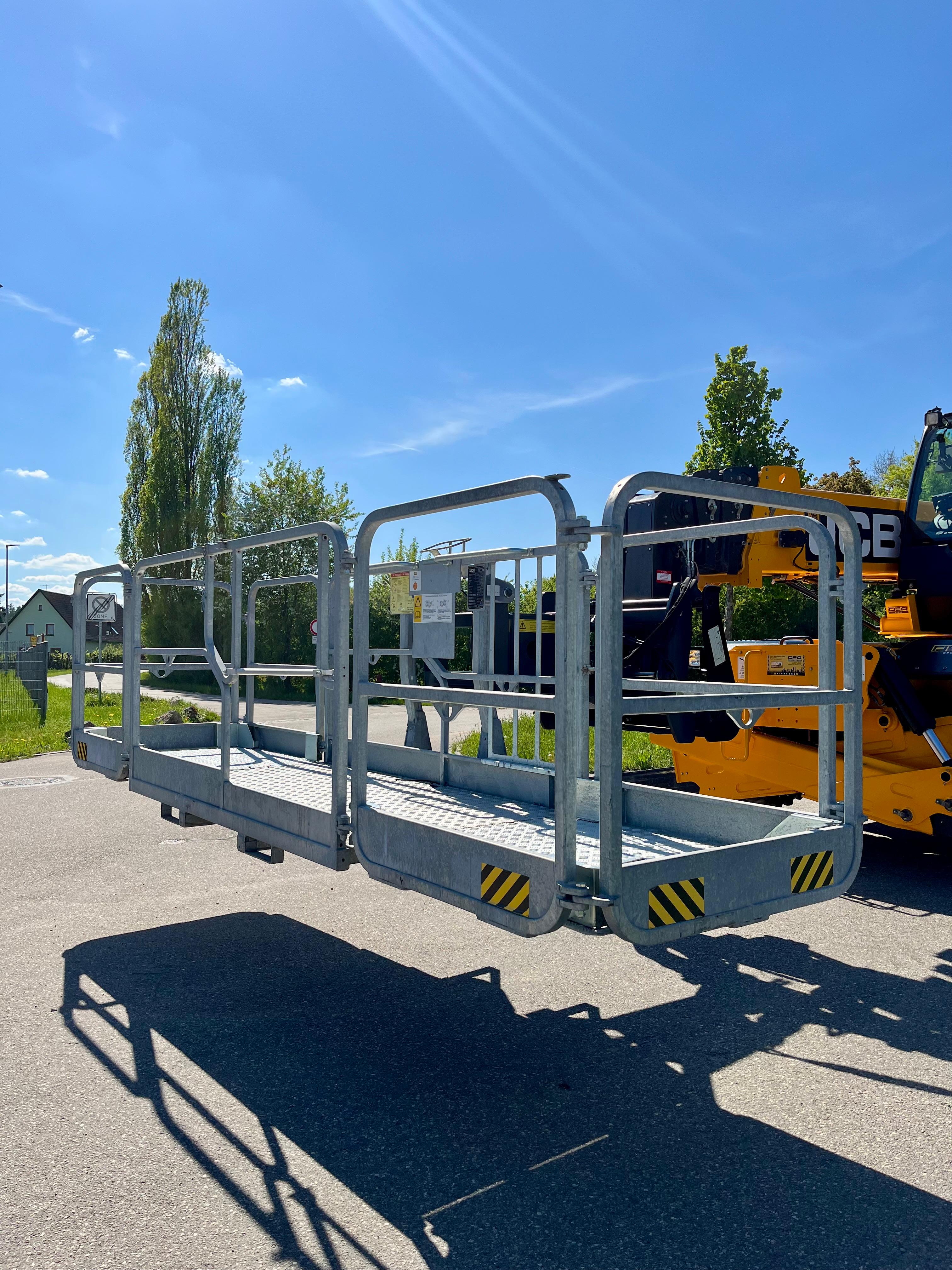 Gebraucht Teleskoplader JCB RTH555P 210 R Roto *Vorführer* mit Korb, Gabel