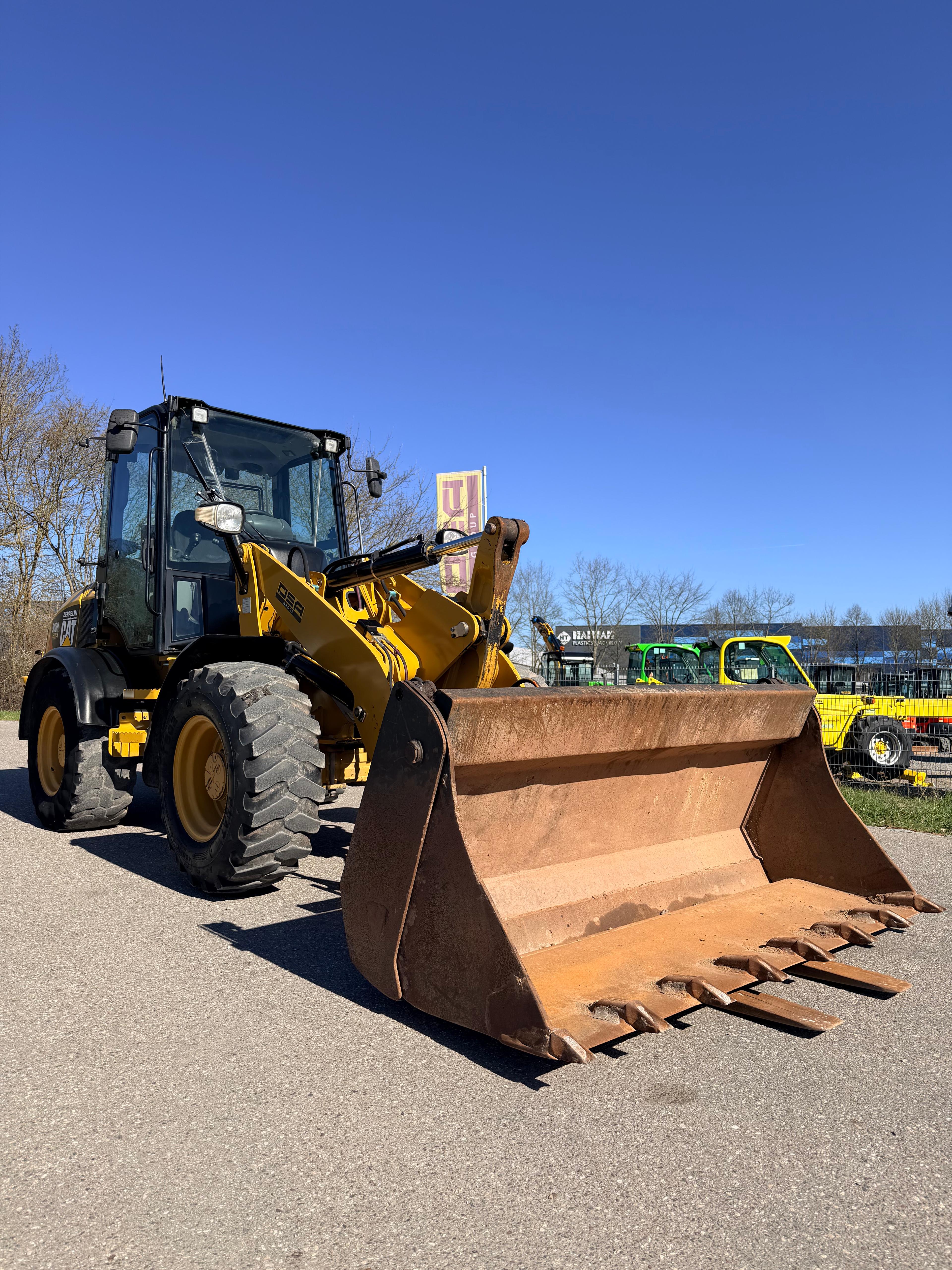 Gebraucht CAT 908H2 inkl.Klappschaufel und Palettengabel