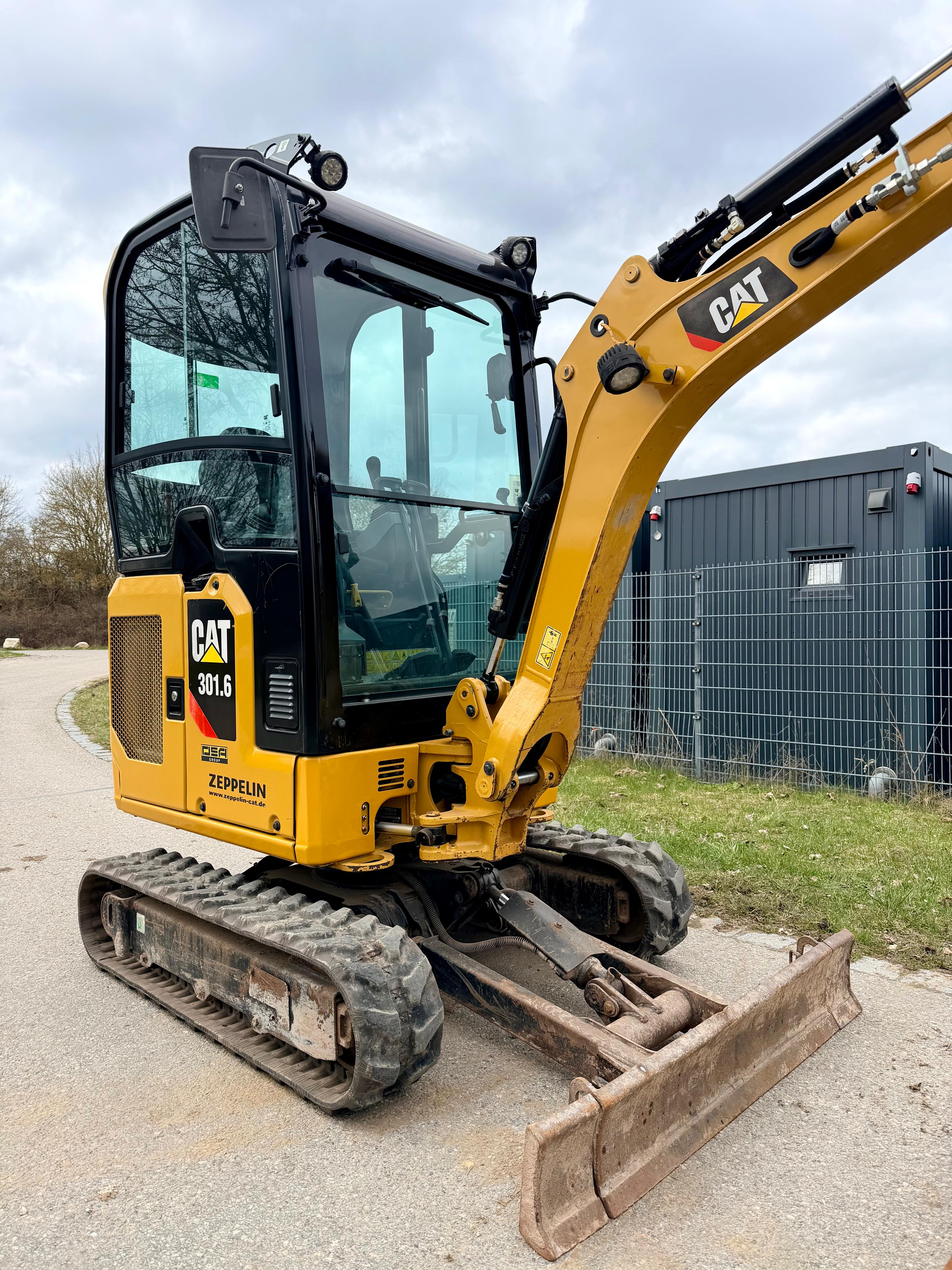 Gebraucht CAT 301.6**2.343 h**inkl. Humusschaufel