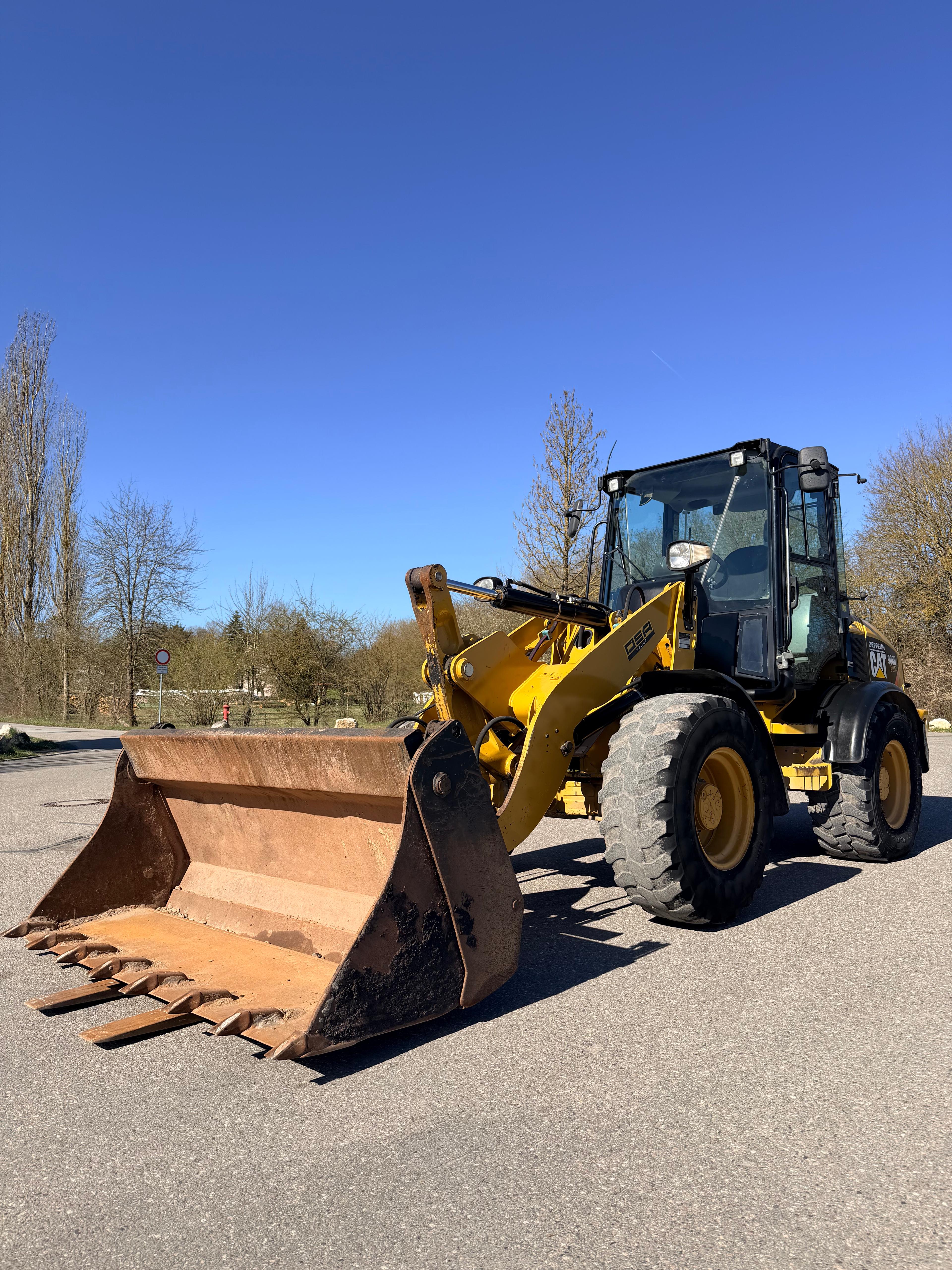 Gebraucht CAT 908H2 inkl.Klappschaufel und Palettengabel