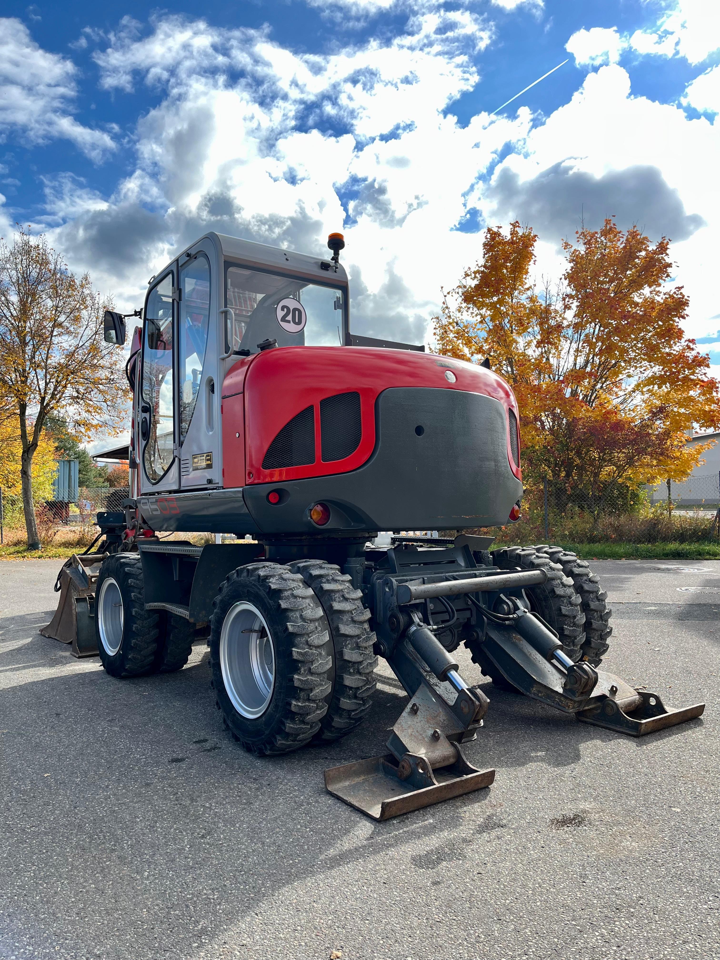 Gebraucht Neuson 9503**Schild und Pratzen**SW, Sortiergreifer, HS, 4x TL**