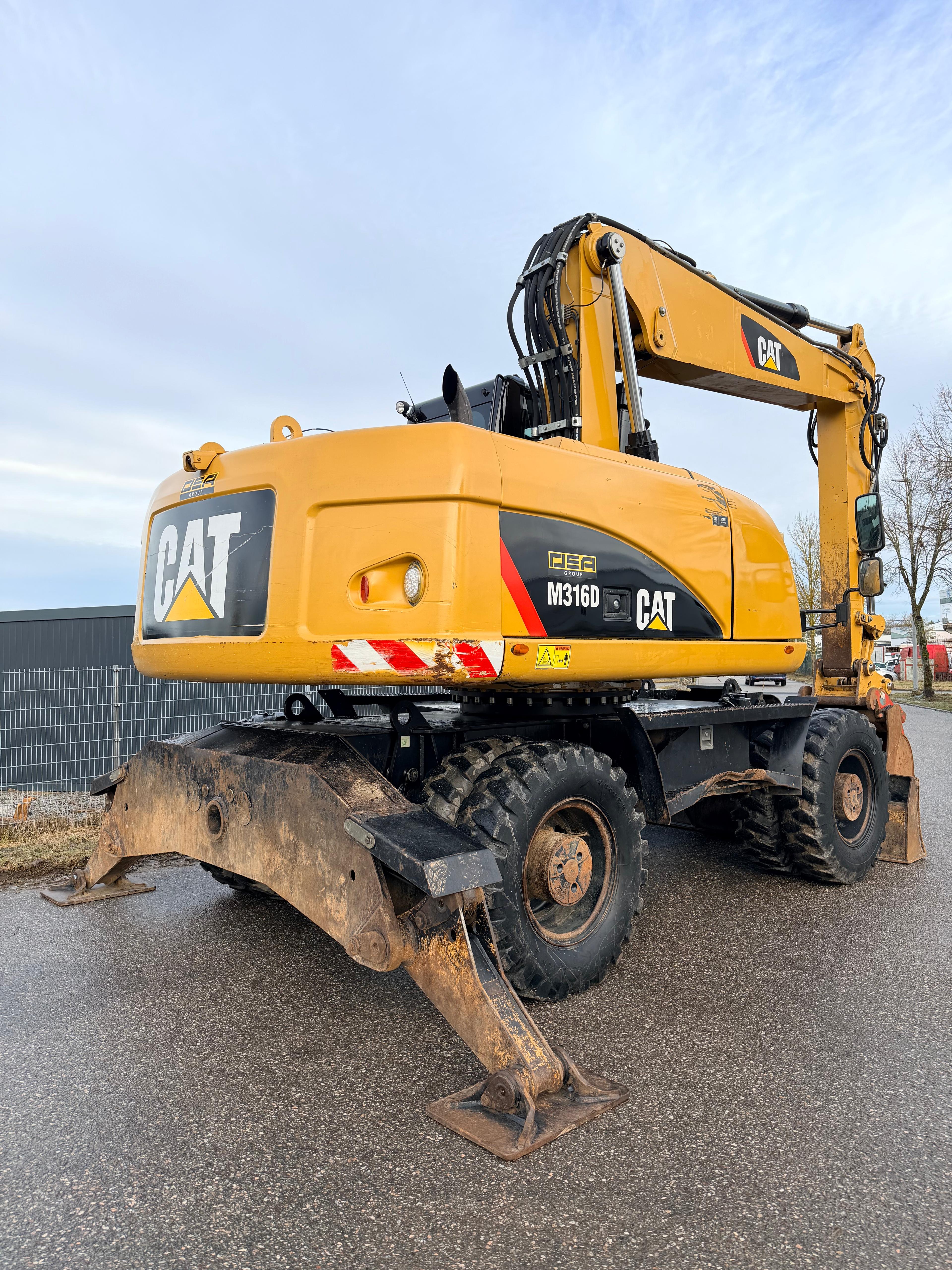 Gebraucht CAT M316D inkl. Schild und Pratzen**Tieflöffel**