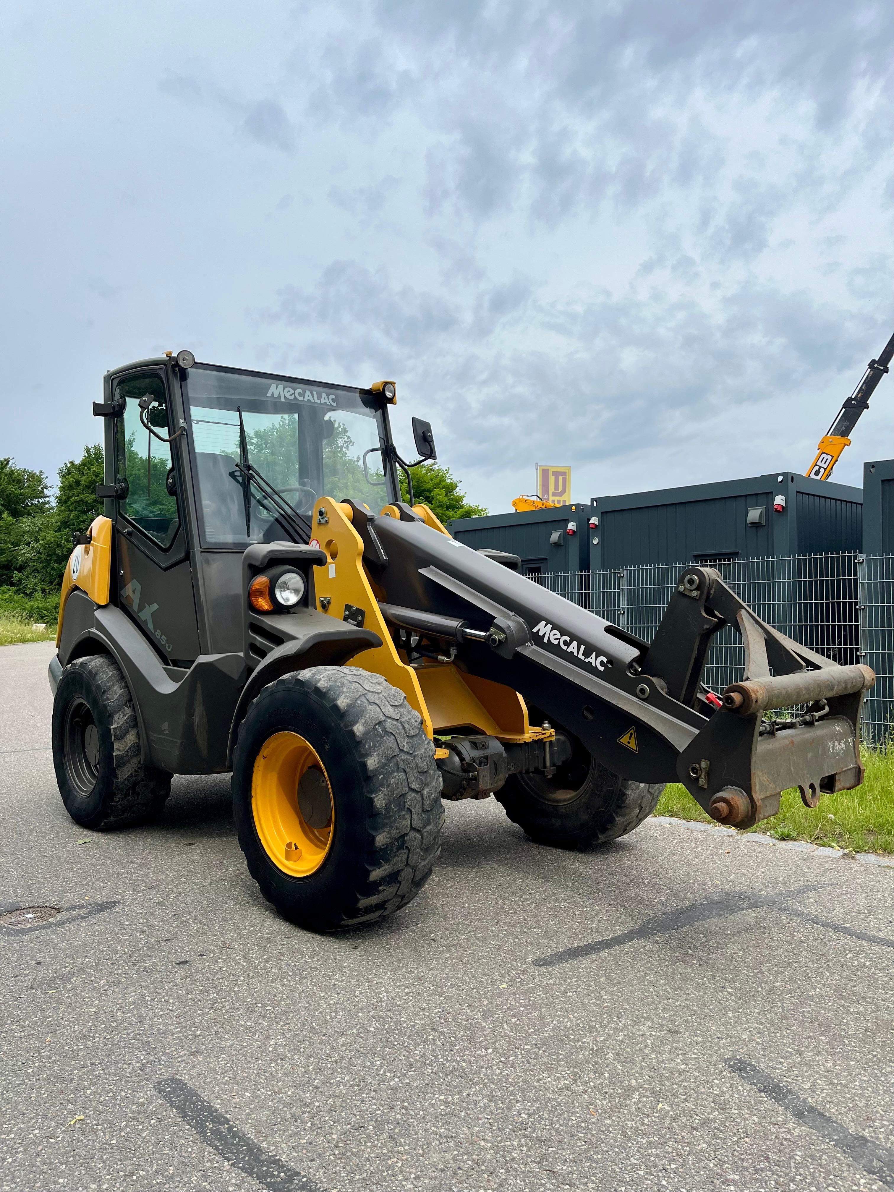 Gebraucht Mecalac AX850**Zylinderkopfdichtungschaden**