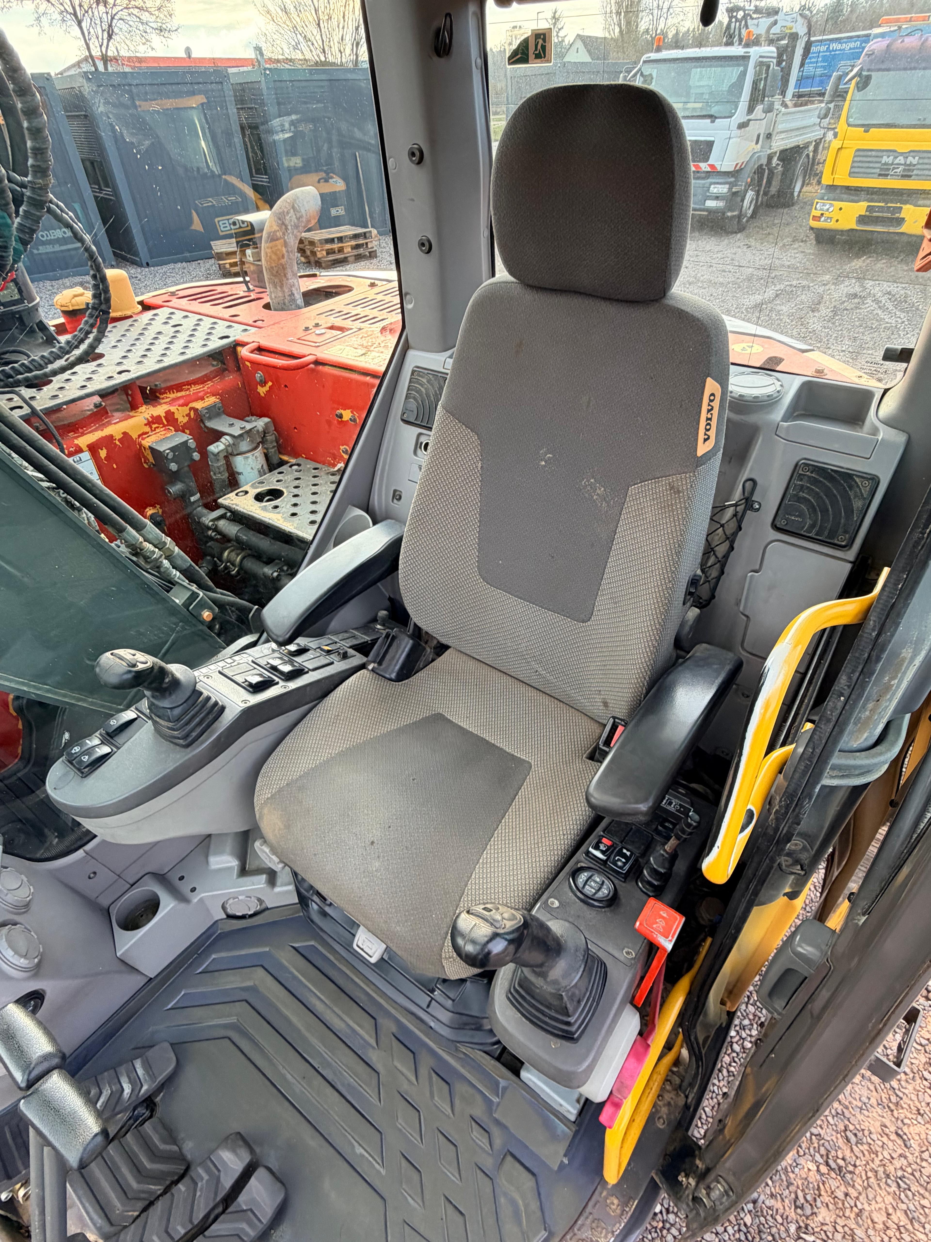 Gebraucht Volvo ECR145CL**OilQuick70/55**Tieflöffel