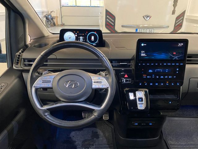 Gebraucht Hyundai Staria Signature 4WD**2 Jahre Garantie**