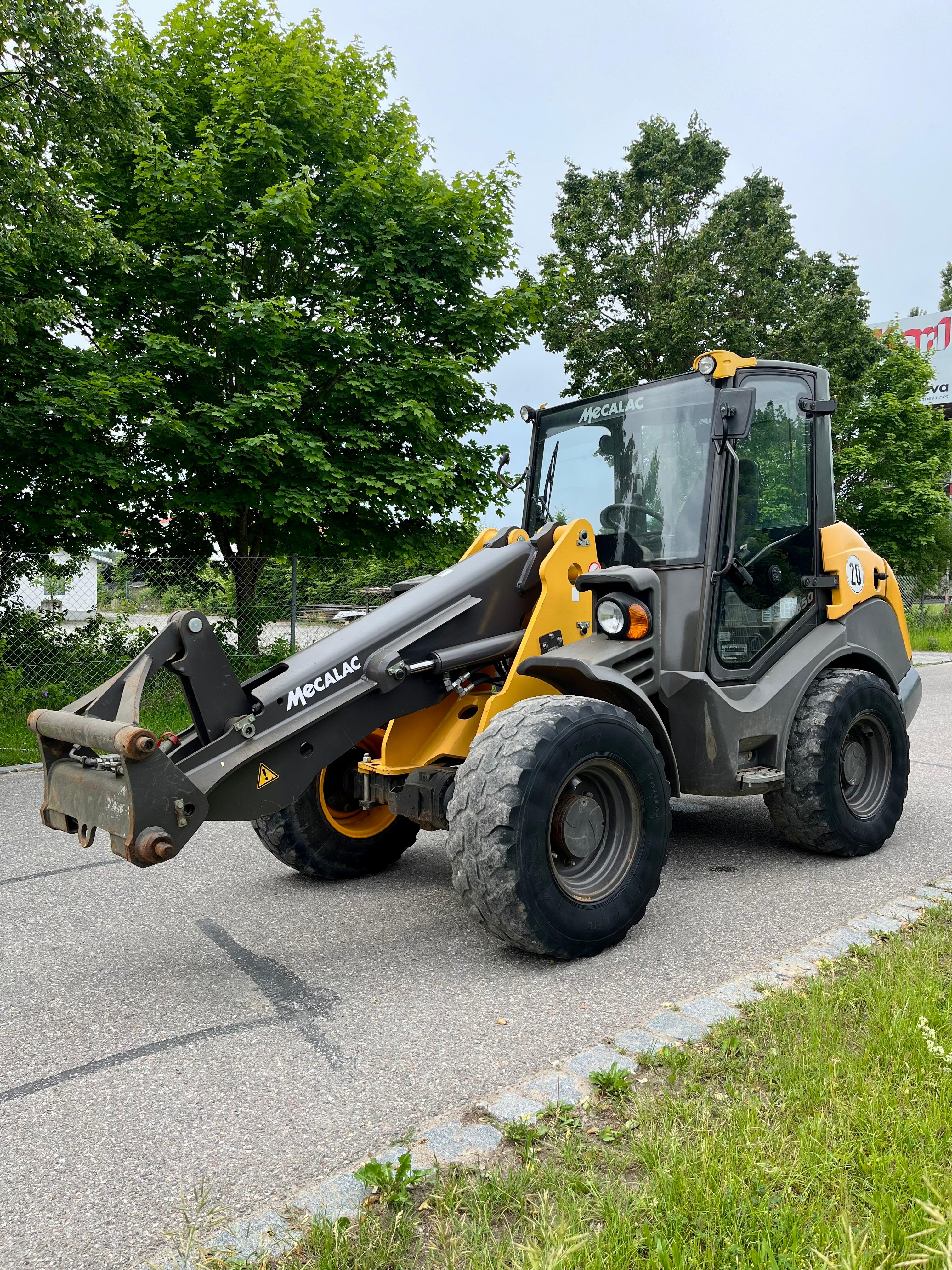 Gebraucht Mecalac AX850**Zylinderkopfdichtungschaden**