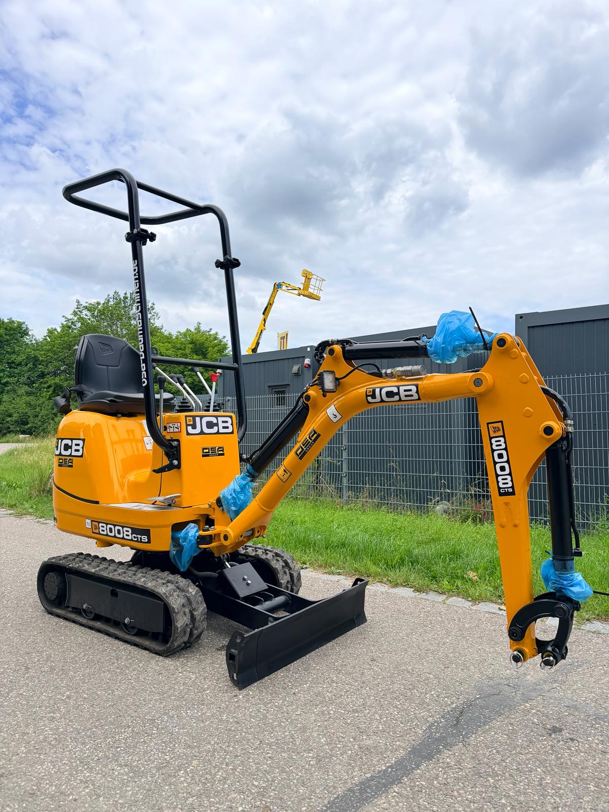 JCB 8008CTS**NEU**Modell 2026**ab 247 €/mtl.