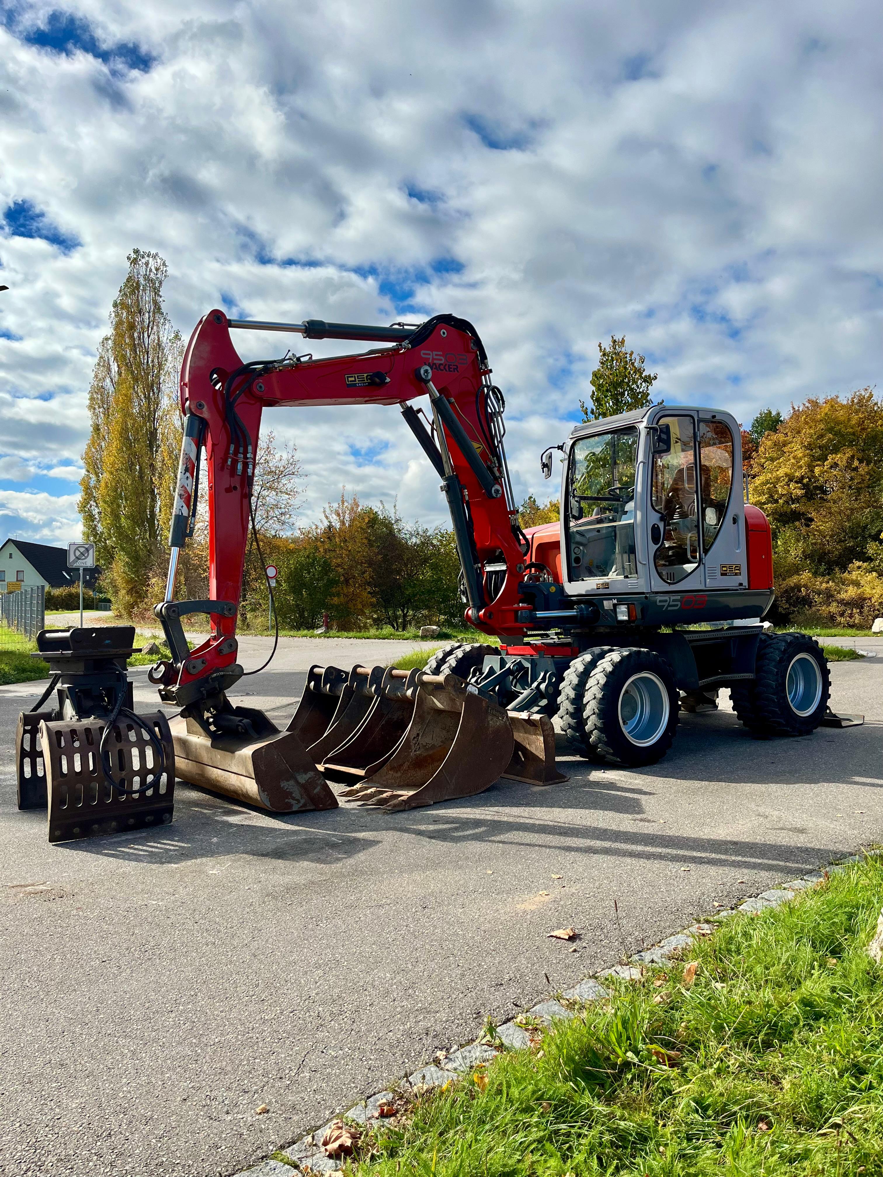 Gebraucht Neuson 9503**Schild und Pratzen**SW, Sortiergreifer, HS, 4x TL**