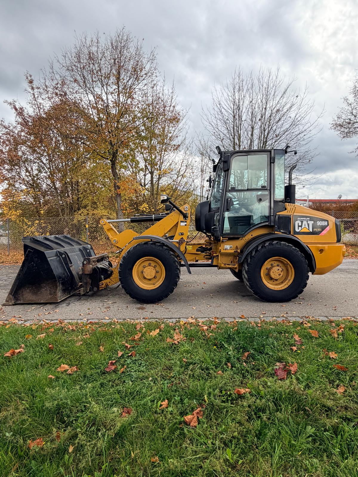 Gebraucht CAT 908H**3.786 h**Schaufel, Palettengabel**